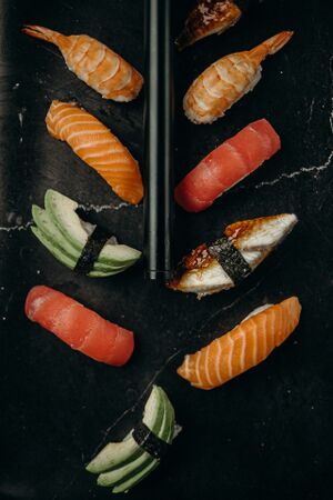 Sushi platte schwarz.jpg