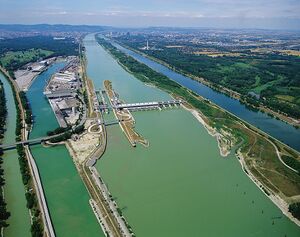 Luftaufnahme Donaukraftwerk Freudenau.jpg