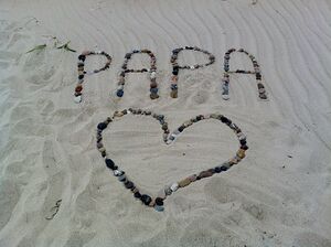 Wort Papa Steine im Sand.jpg